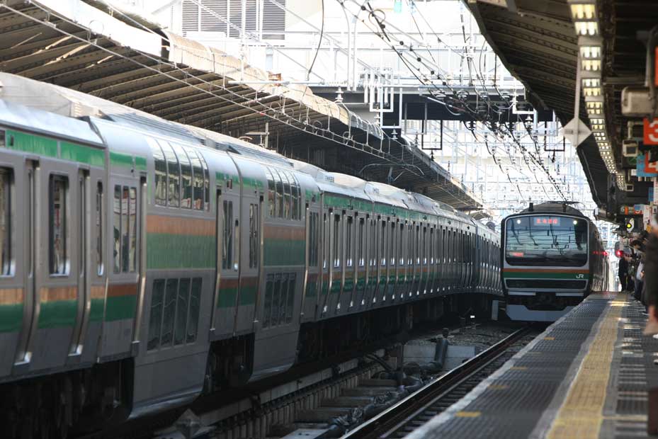 東海道本線横浜駅　E231系普通列車
