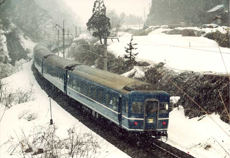 奥羽本線鶴ヶ坂―大釈迦　24系寝台列車「日本海」