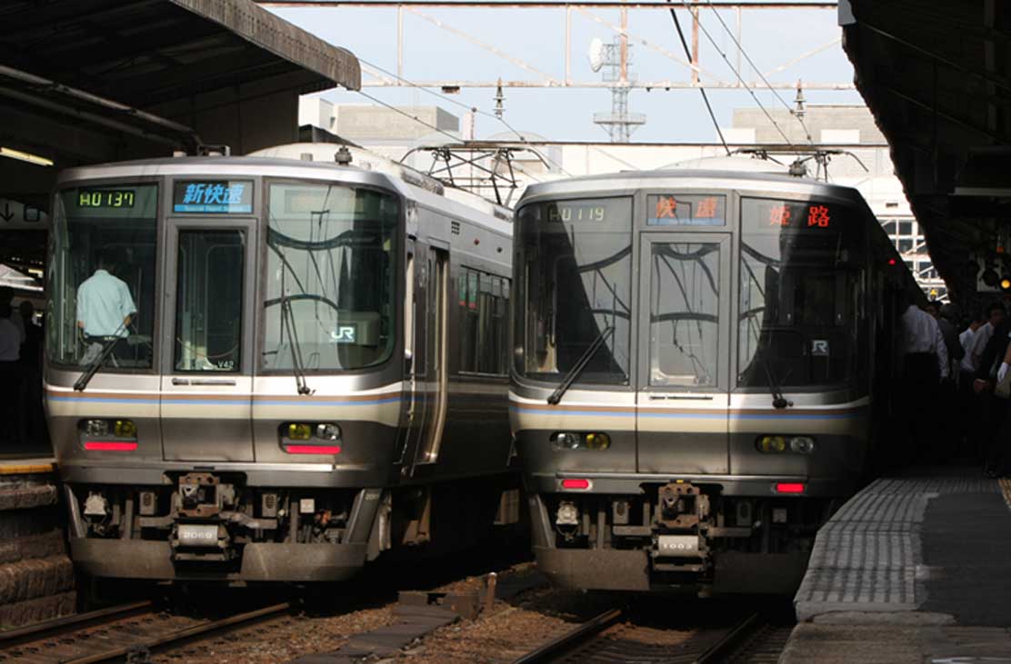 京都駅　223系快速列車＋新快速列車