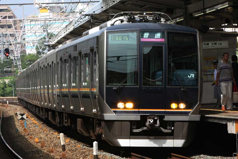 東海道本線元町駅　321系普通列車