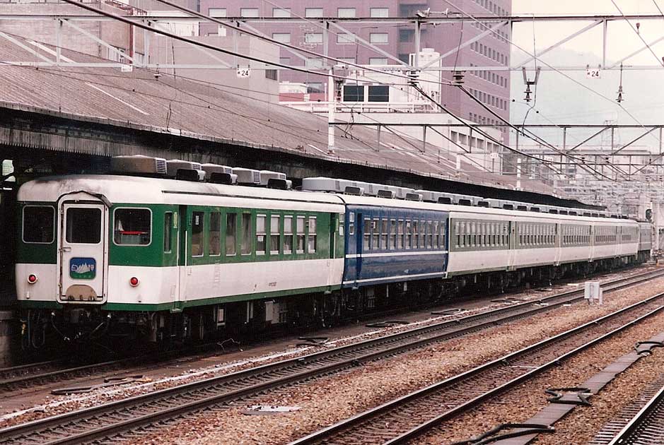 旧京都駅　EF651000番台＋12系お座敷客車「白樺」