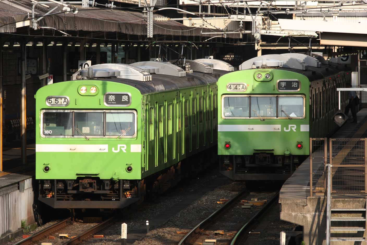 京都駅　奈良線103系（黄緑）普通列車