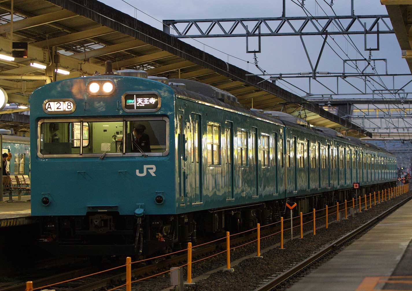 和歌山駅　103系普通列車