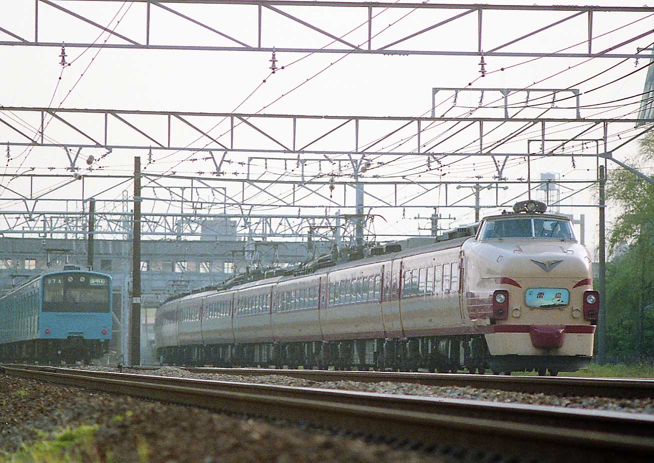 東海道本線摂津富田－高槻　485系ボンネット型特急「雷鳥」