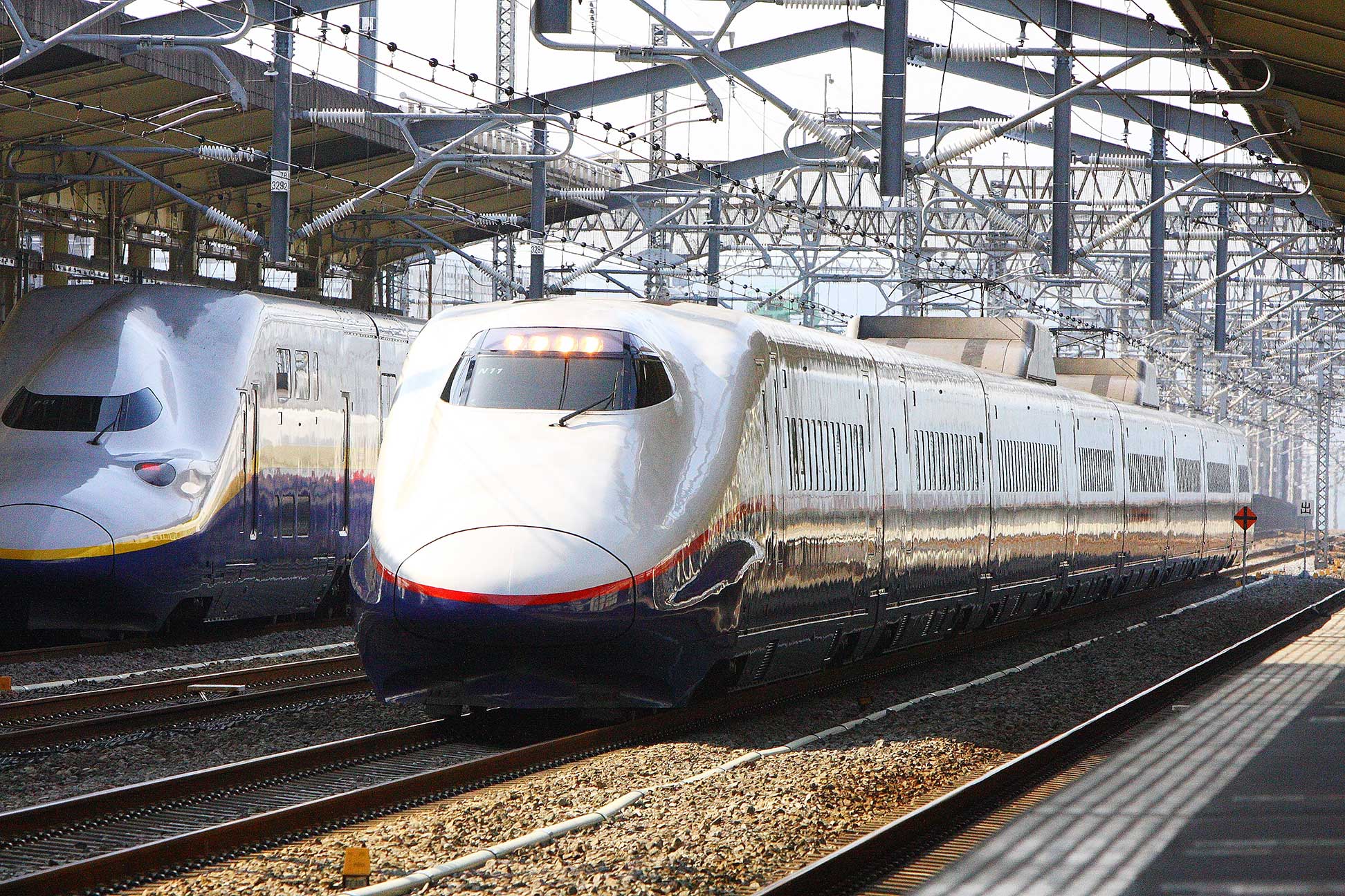 高崎駅　E2系長野新幹線「あさま」通過