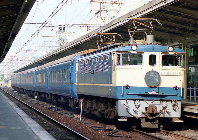 大阪駅　EF651000番台寝台特急「彗星」
