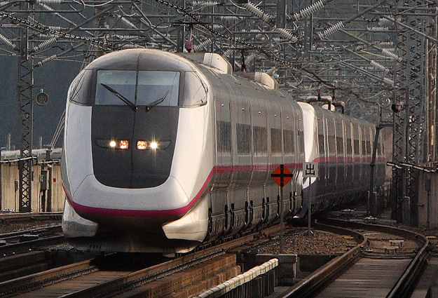 東北新幹線白石蔵王駅入線　E3系「こまち」＋E2系「はやて」