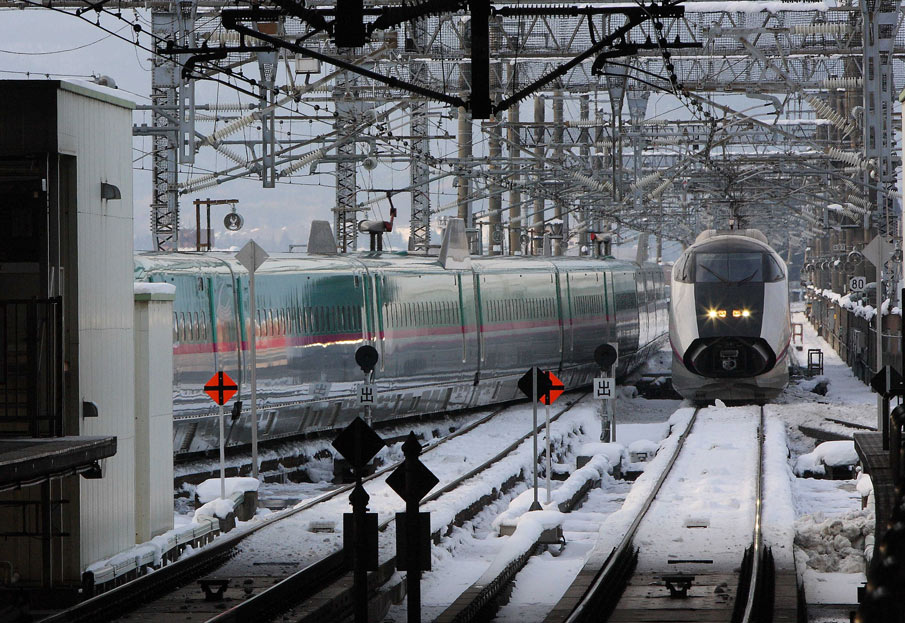 東北新幹線盛岡駅　E3系こまち車両回送で入線（列車名は「やまびこ」）