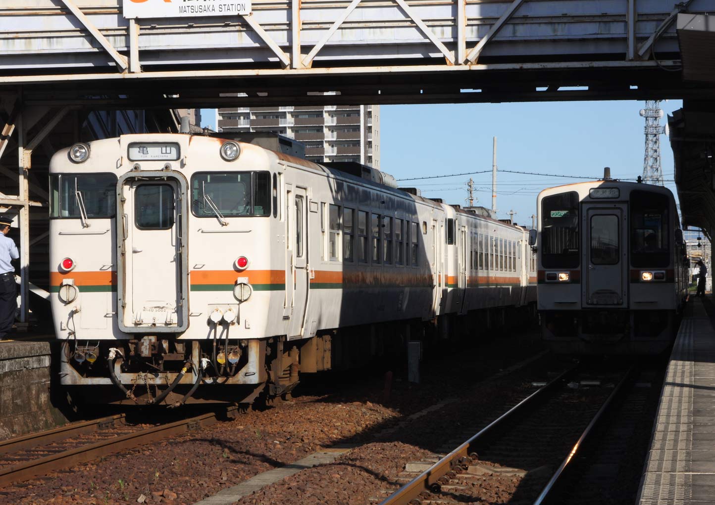 紀勢本線松阪駅　キハ48系＋キハ11系普通列車